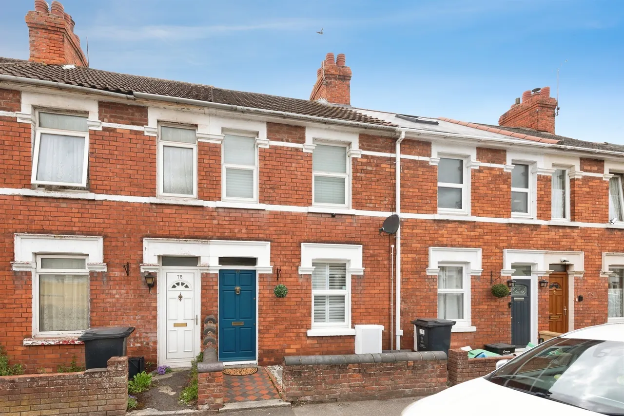 2 bed house for sale — Montagu Street, Swindon