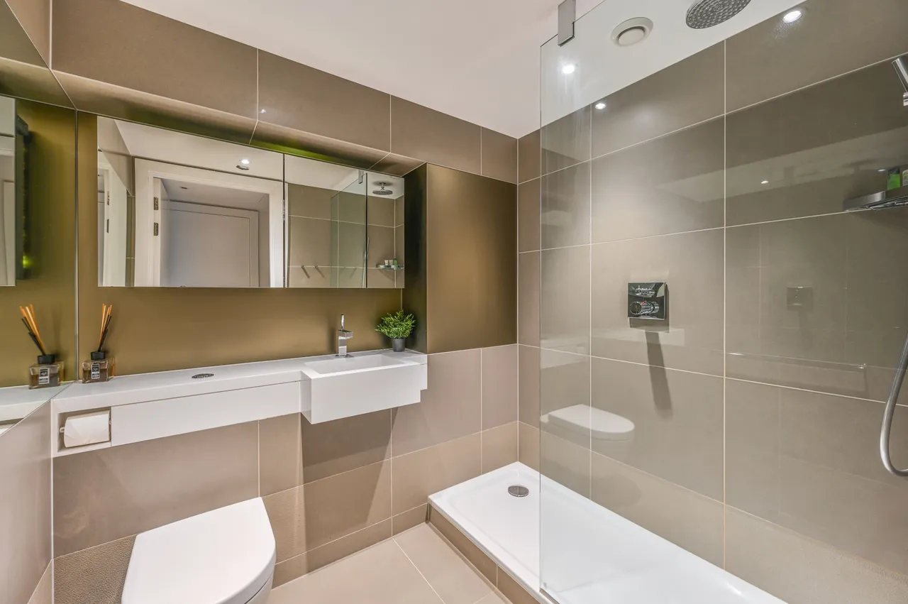Apartment 92, 3 Riverlight Quay, London, photo 11