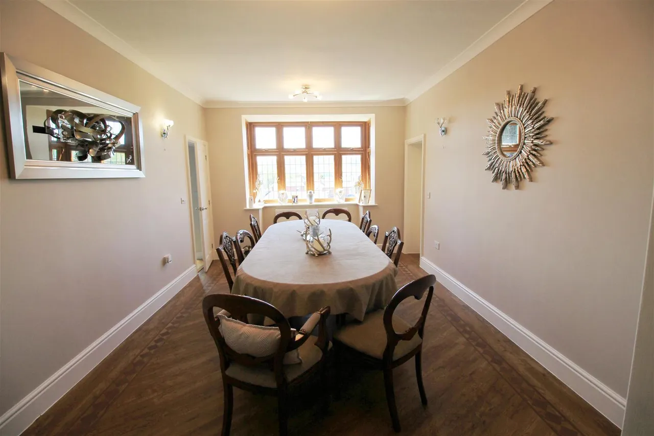 Huddersfield Road, Carrbrook, photo 16