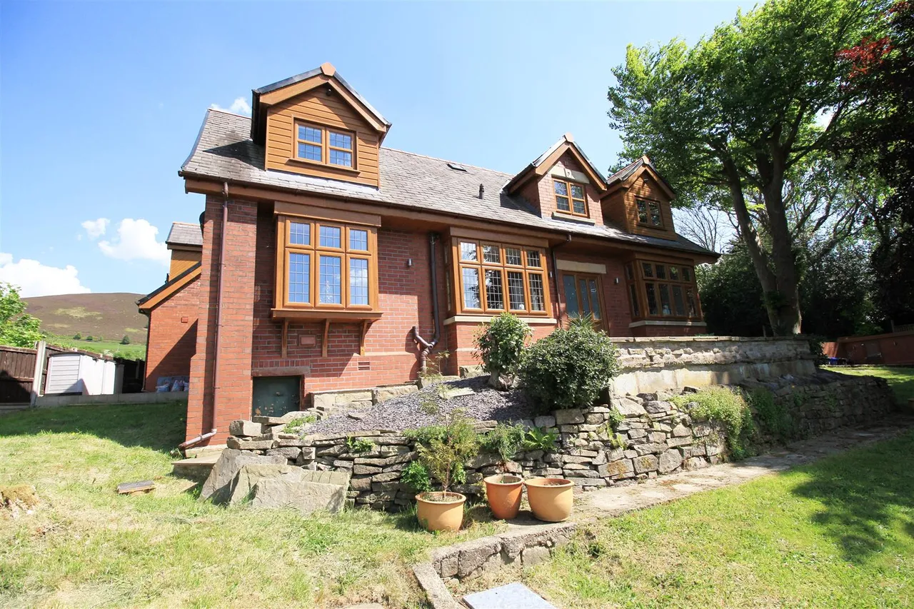 Huddersfield Road, Carrbrook, photo 43
