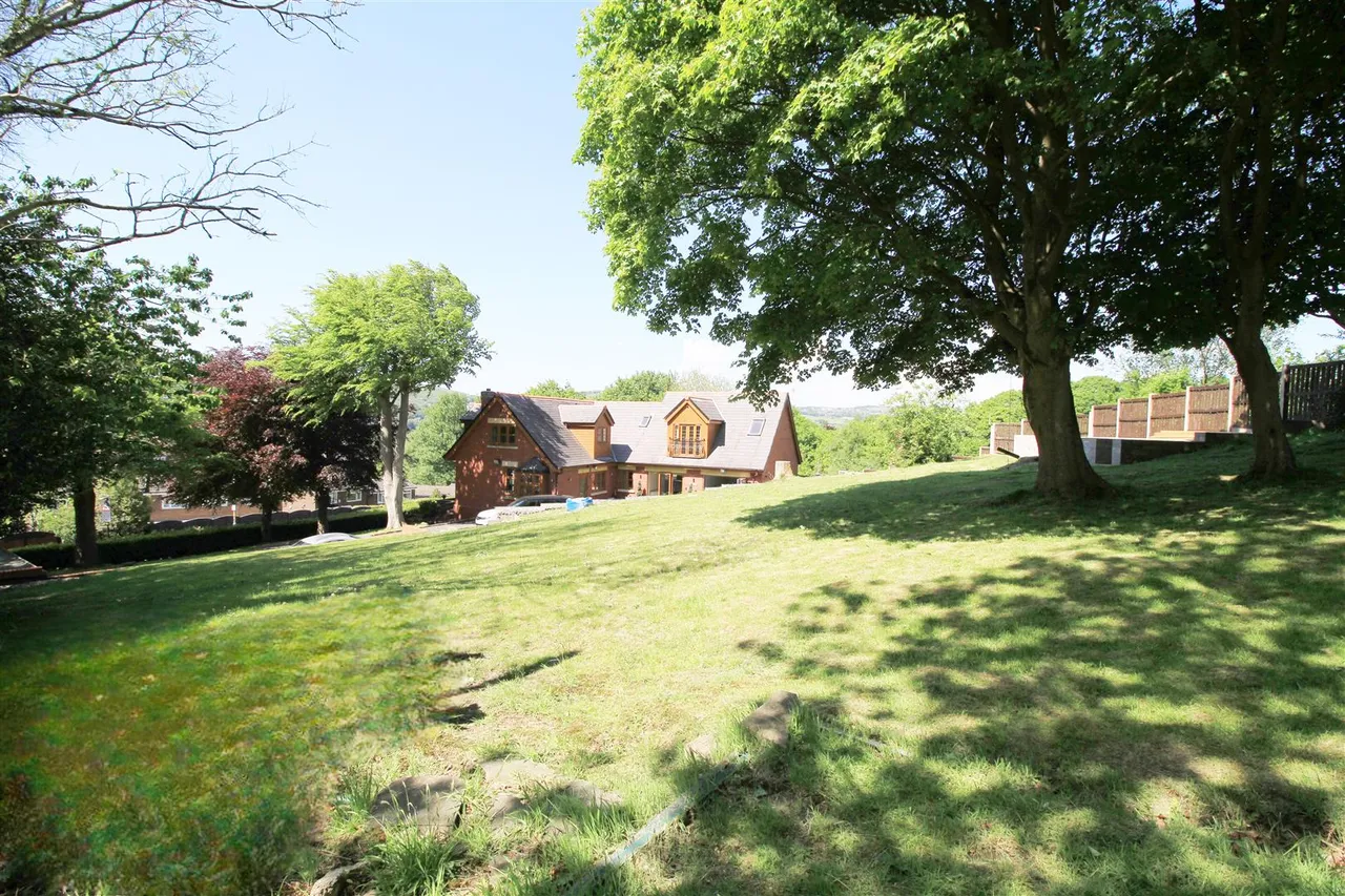 Huddersfield Road, Carrbrook, photo 41