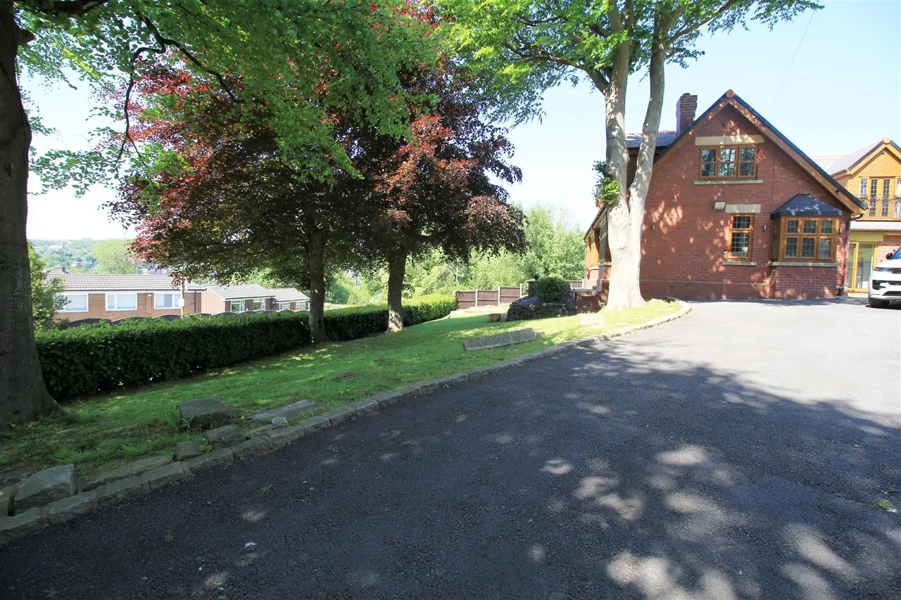 Huddersfield Road, Carrbrook, photo 47