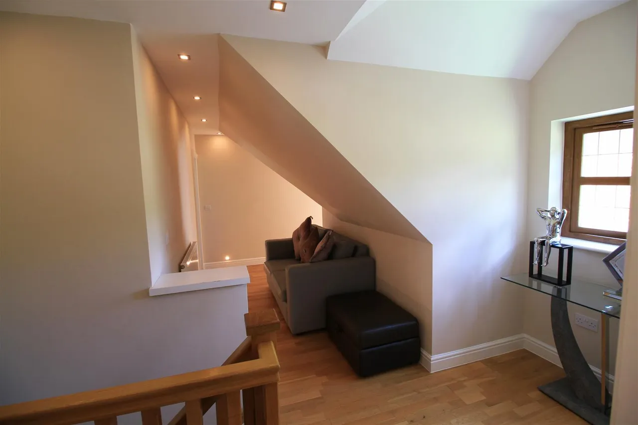 Huddersfield Road, Carrbrook, photo 22