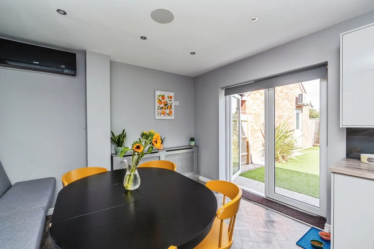 Baddesley Close, North Baddesley, SO52, photo 5