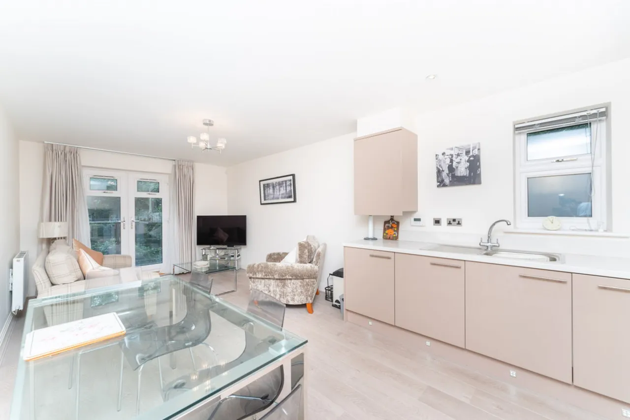 Maplewood Court, Ashford, photo 4