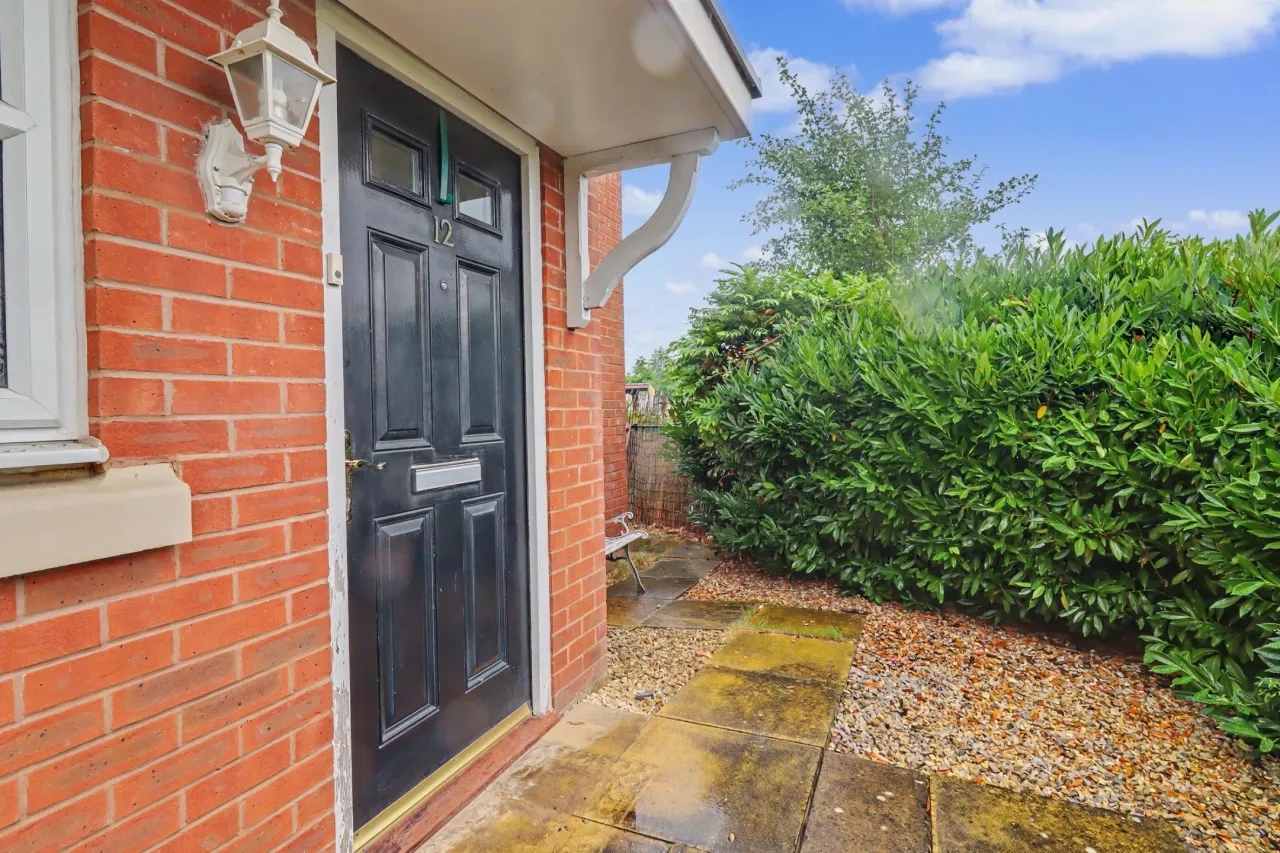 3 bed property for sale, Merlin Court, Crewe