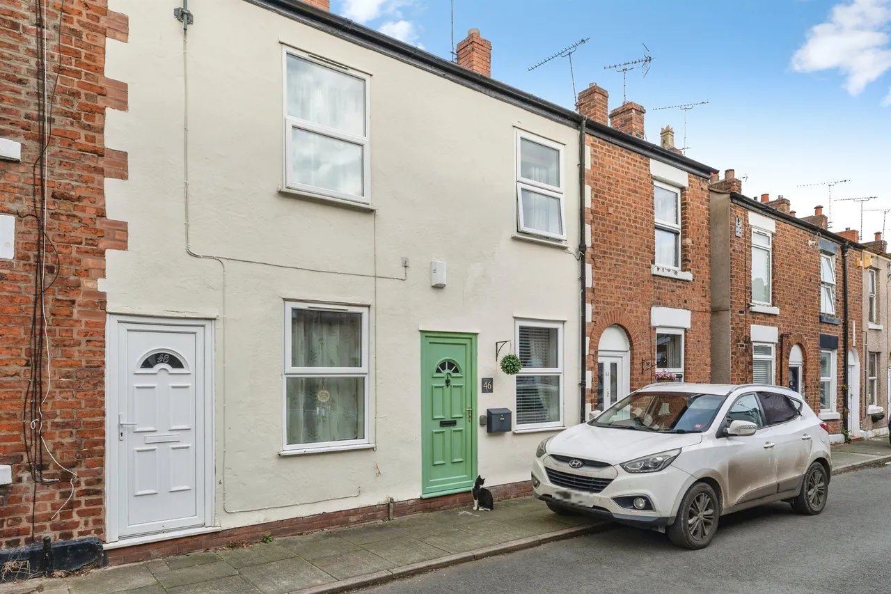 2 bed house for sale — Gloucester Street, Chester