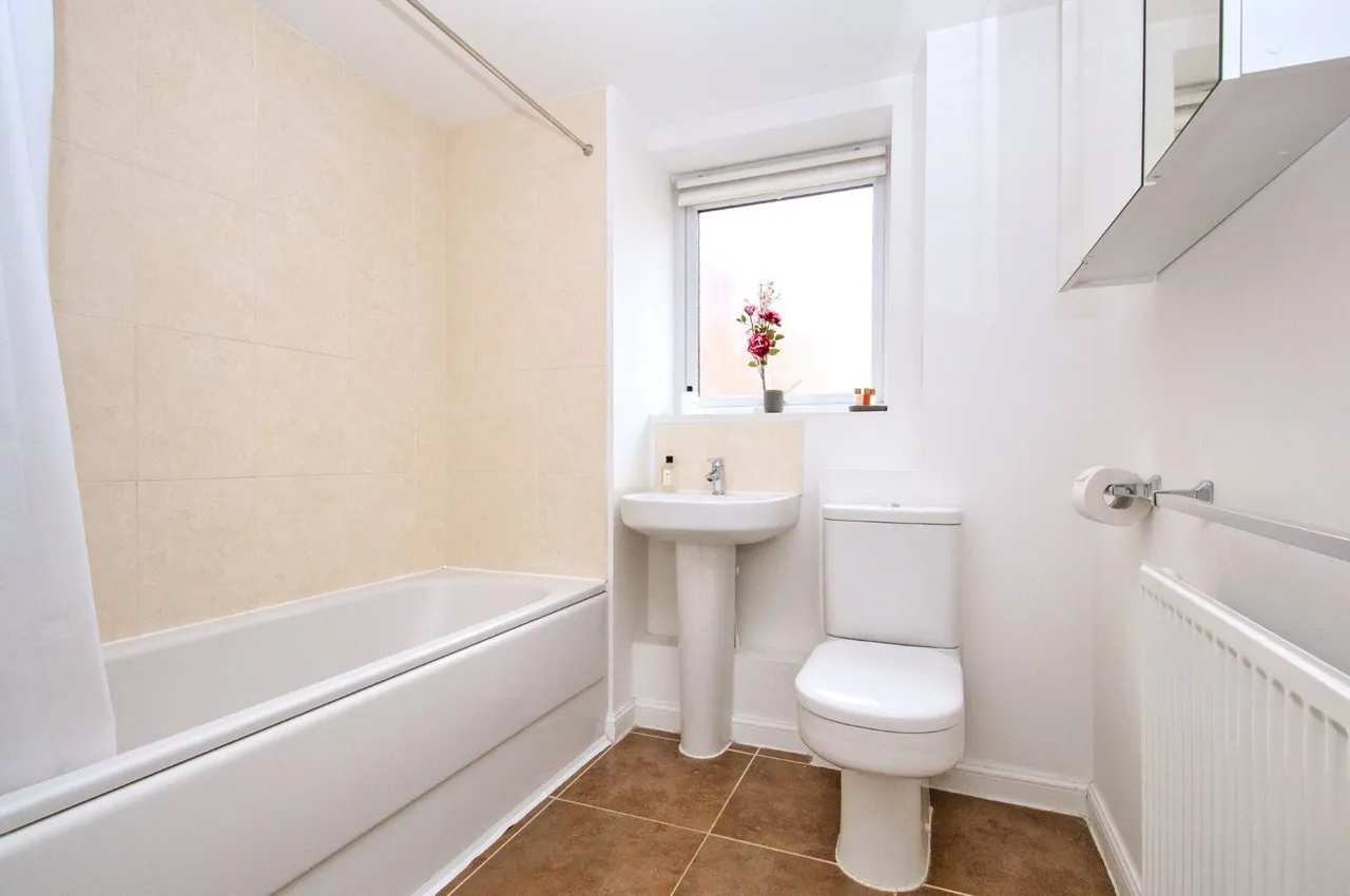 Gumley Road, Grays, Essex, RM20, photo 9