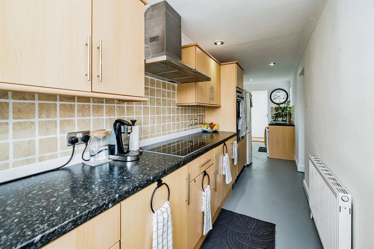 Abbotts Way, SLOUGH, photo 2