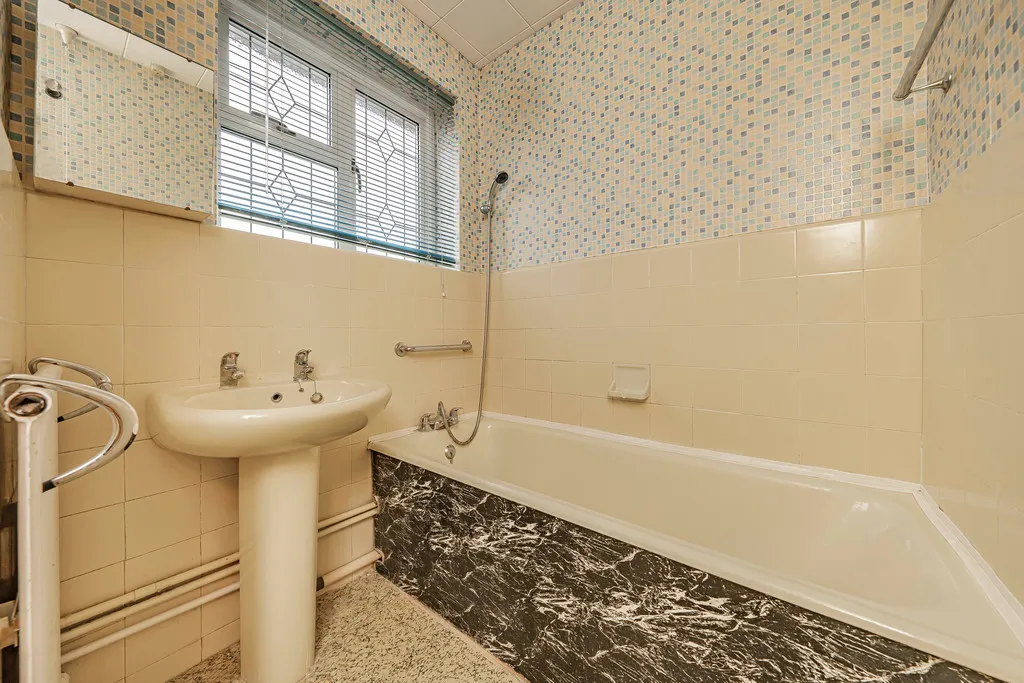 Ashcroft Drive, Denham, UB9, photo 14