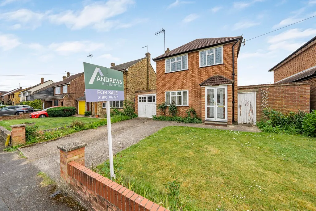 3 bed house for sale — Ashcroft Drive, Denham, UB9