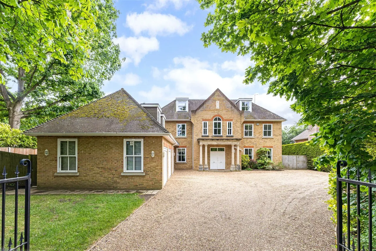 7 bed house to rent — Fairmile Avenue, Cobham, Surrey, KT11