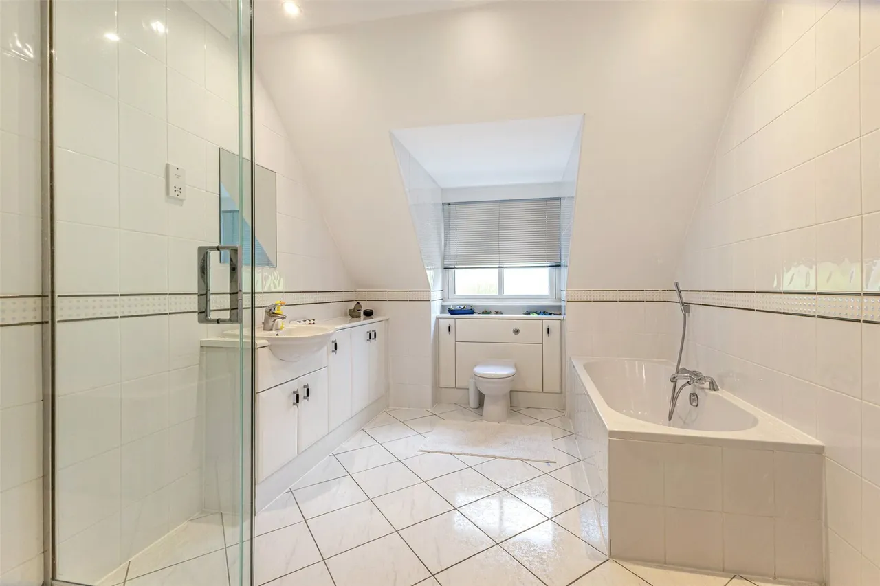 Fairmile Avenue, Cobham, Surrey, KT11, photo 10