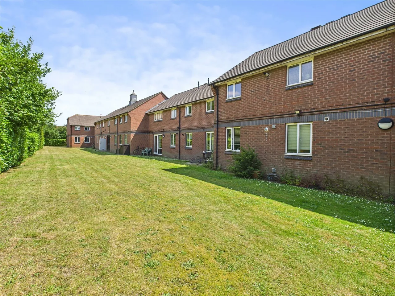 Chichester Close, Hampton, TW12, photo 8
