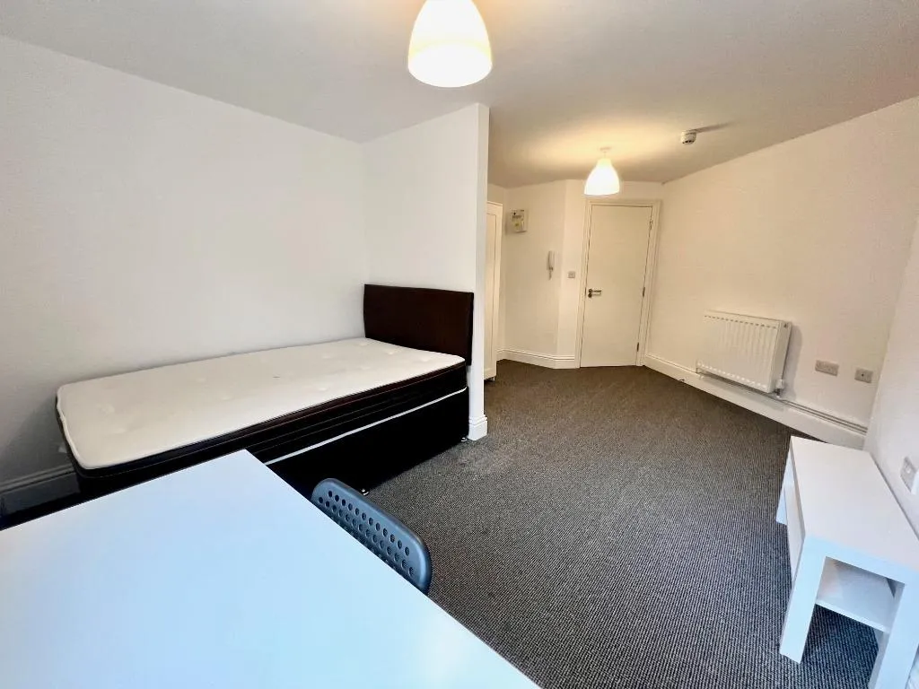 King Street, Newcastle-Under-Lyme, ST5, photo 13