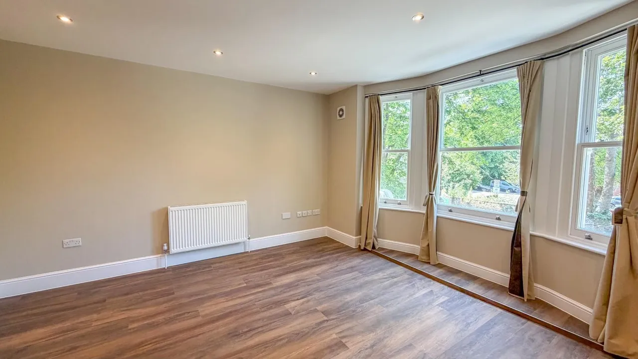 Silver Street, Enfield EN1 3EF, photo 4