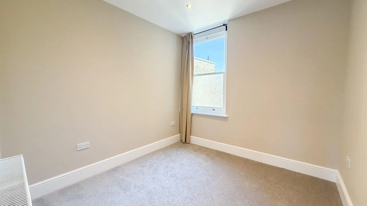 Silver Street, Enfield EN1 3EF, photo 5
