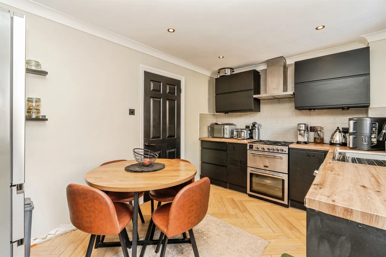 Oaklands Way, Dibden Purlieu, Southampton, photo 9