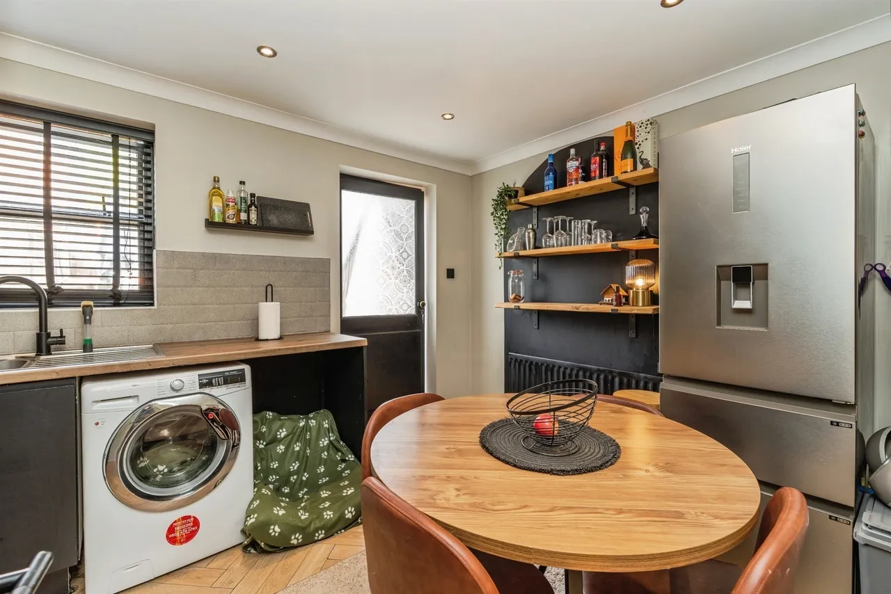 Oaklands Way, Dibden Purlieu, Southampton, photo 8