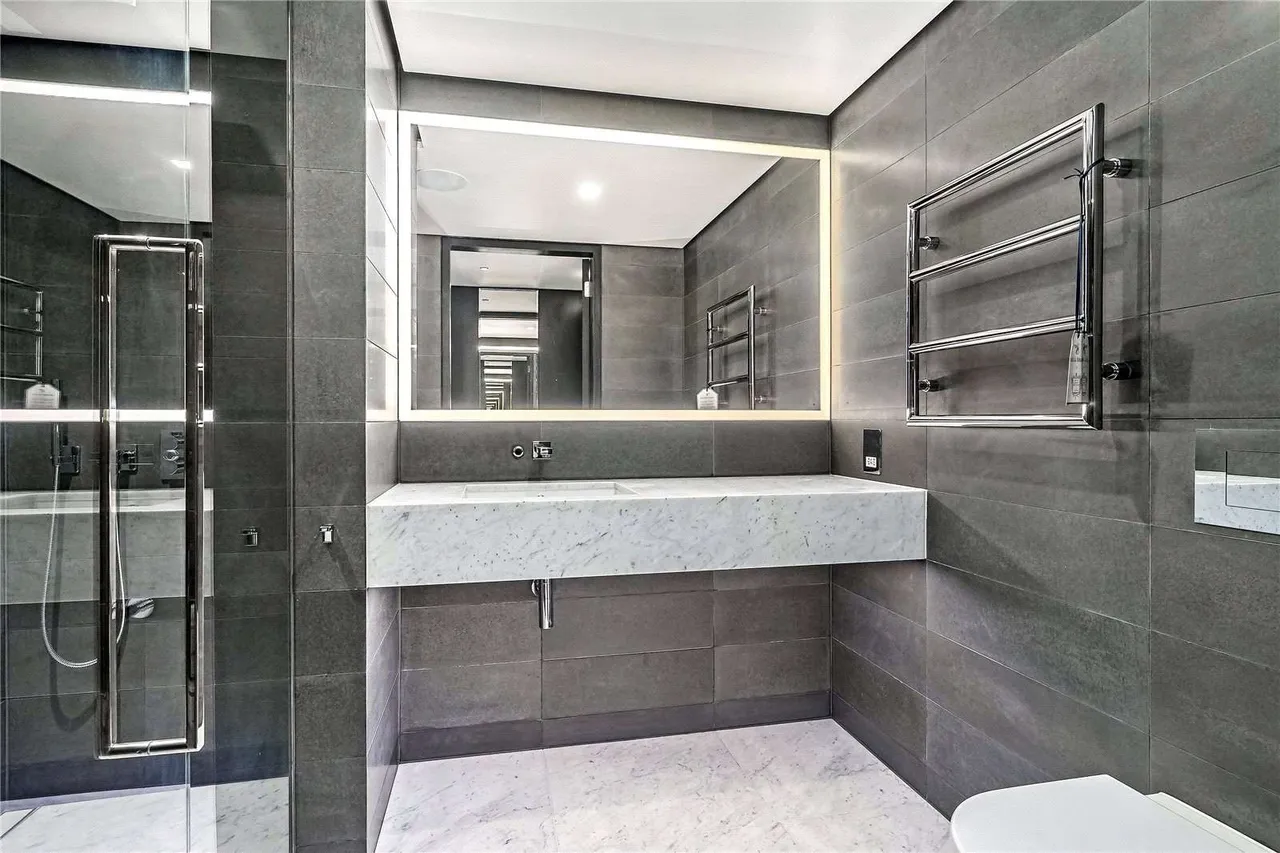 New Oxford Street, London, WC1A, photo 9