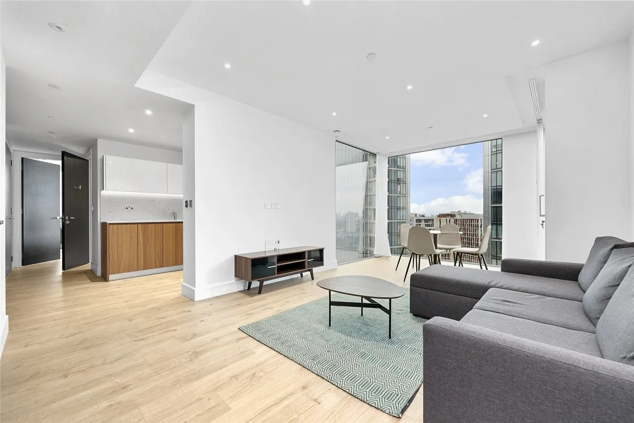 Piazza Walk, Aldgate, E1, photo 2