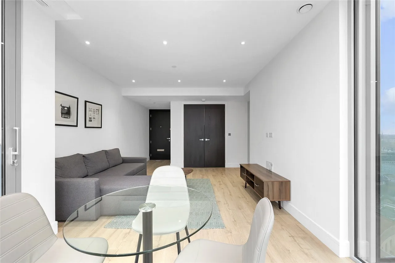 Piazza Walk, Aldgate, E1, photo 8