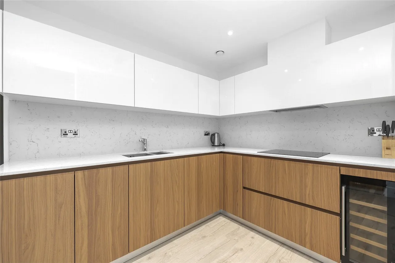 Piazza Walk, Aldgate, E1, photo 11