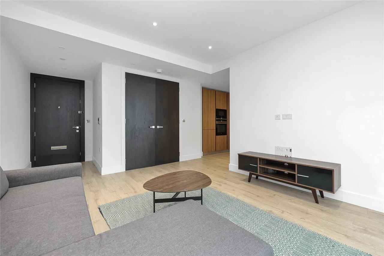Piazza Walk, Aldgate, E1, photo 5
