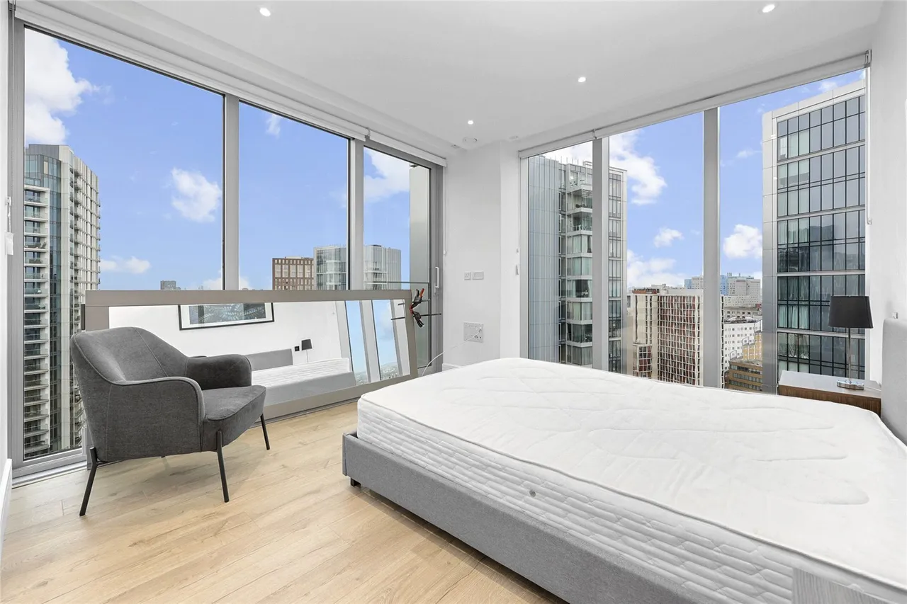 Piazza Walk, Aldgate, E1, photo 14