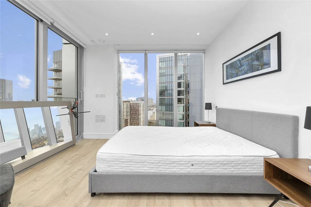 Piazza Walk, Aldgate, E1, photo 13
