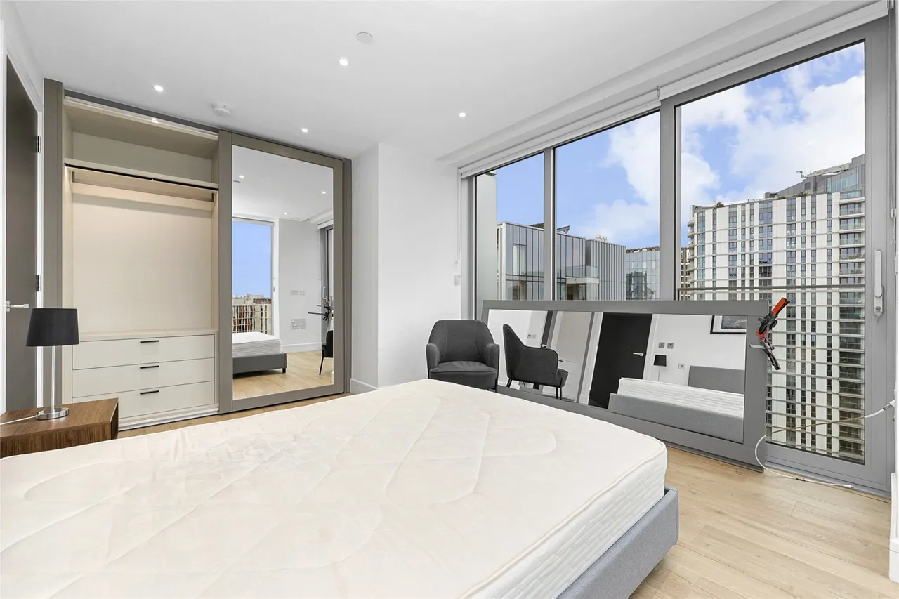 Piazza Walk, Aldgate, E1, photo 12