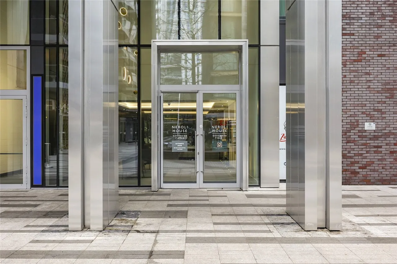 Piazza Walk, Aldgate, E1, photo 20