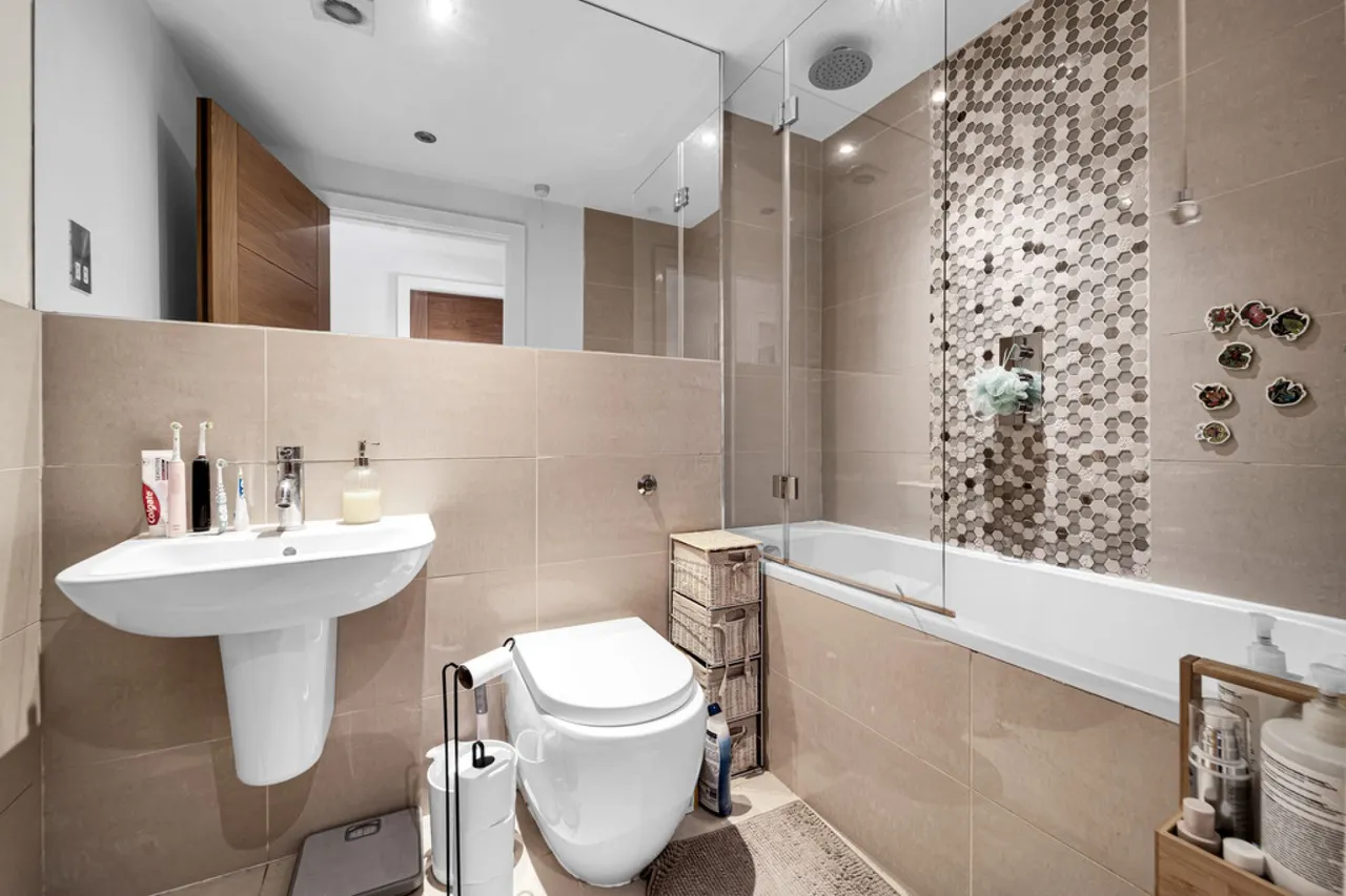 Church Road, Ashford, TW15, photo 2