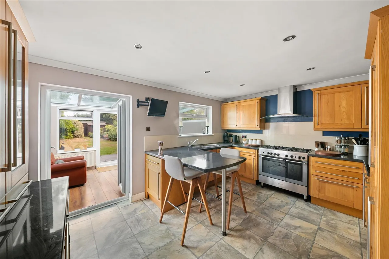 Pield Heath Avenue, Hillingdon, photo 2