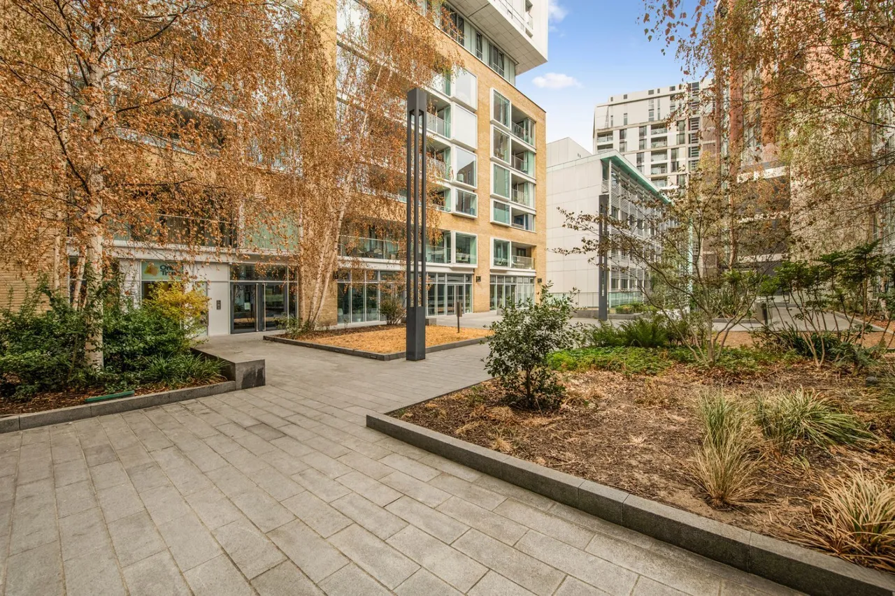 Spectrum Way, London, SW18, photo 13
