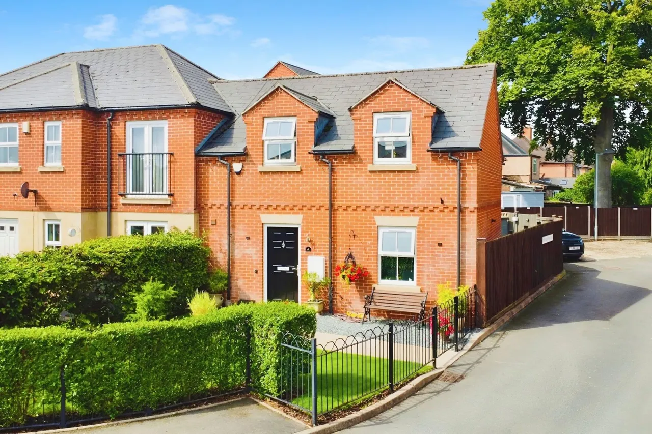 2 bed house for sale, Edith Murphy Close, Birstall, LE4