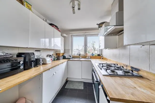 Regents Park Road, London, N3, photo 6