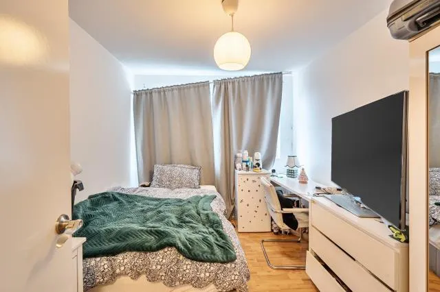 Regents Park Road, London, N3, photo 15