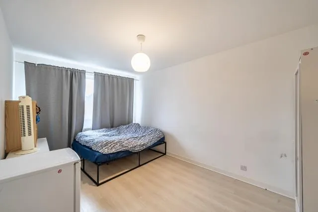 Regents Park Road, London, N3, photo 11