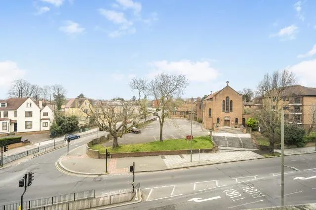 Regents Park Road, London, N3, photo 19