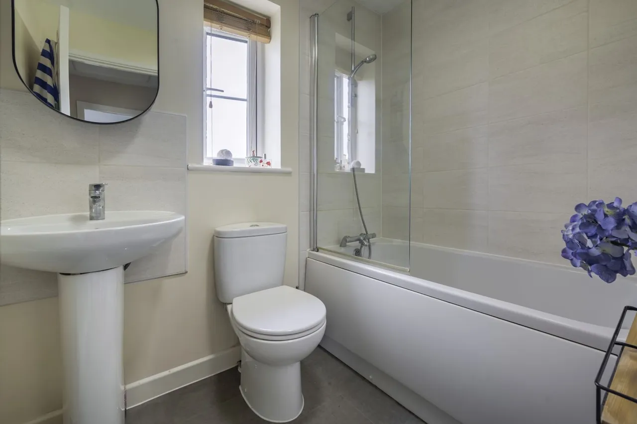 Bendy Bow, Oaksey, SN16, photo 8