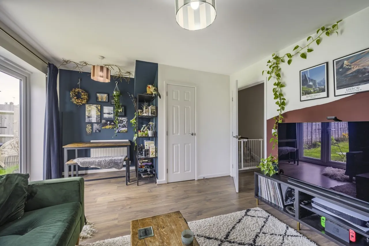 Bendy Bow, Oaksey, SN16, photo 6