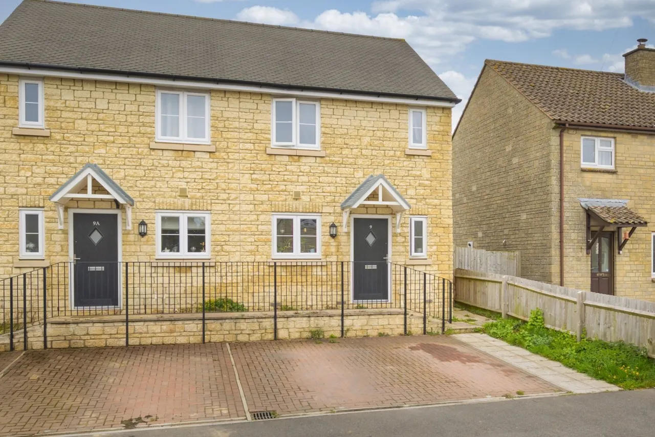 Bendy Bow, Oaksey, SN16, photo 3