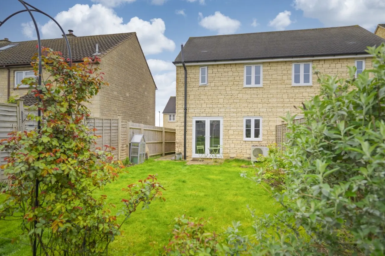 Bendy Bow, Oaksey, SN16, photo 4