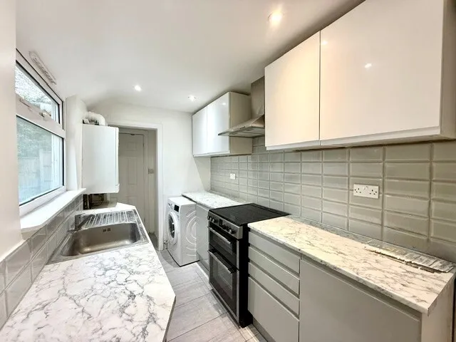 Manor Road, Chigwell, IG7, photo 4