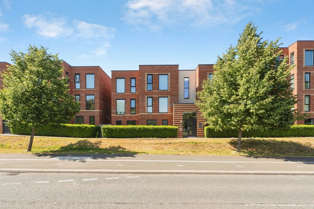 2 bed flat for sale — Hengrove Way, BRISTOL