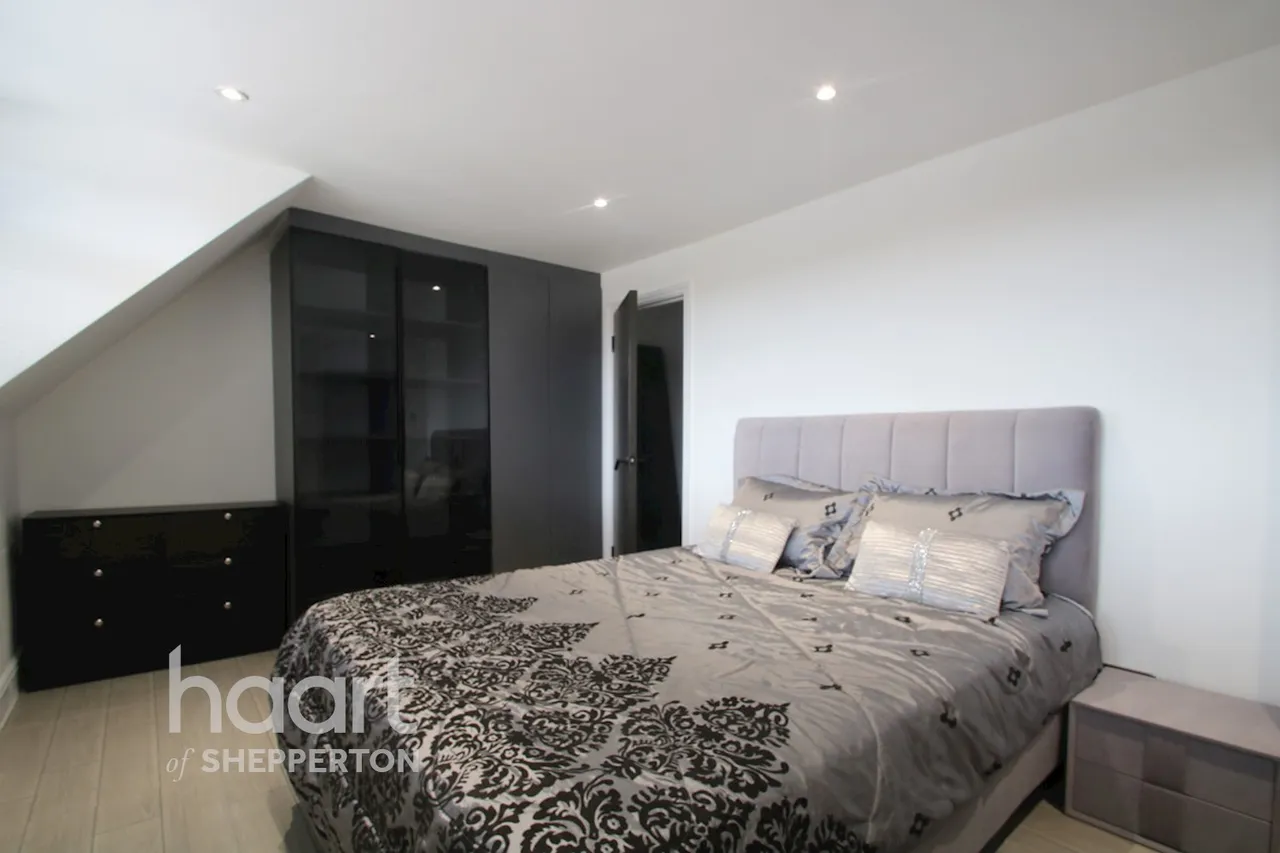 Chaplin Crescent, Sunbury-On-Thames, TW16, photo 7