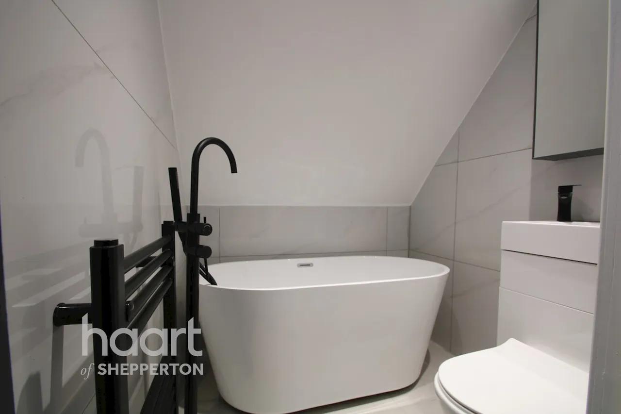 Chaplin Crescent, Sunbury-On-Thames, TW16, photo 12