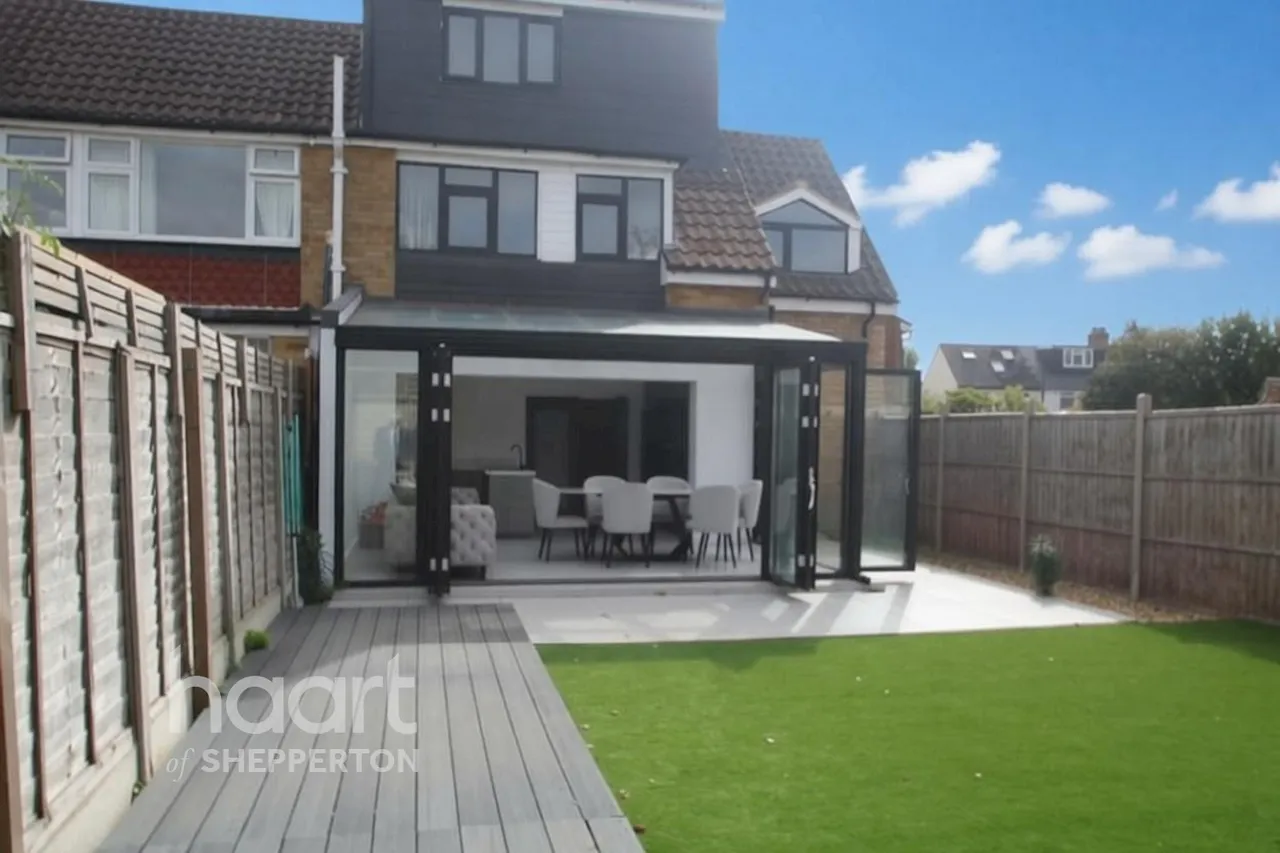 Chaplin Crescent, Sunbury-On-Thames, TW16, photo 14