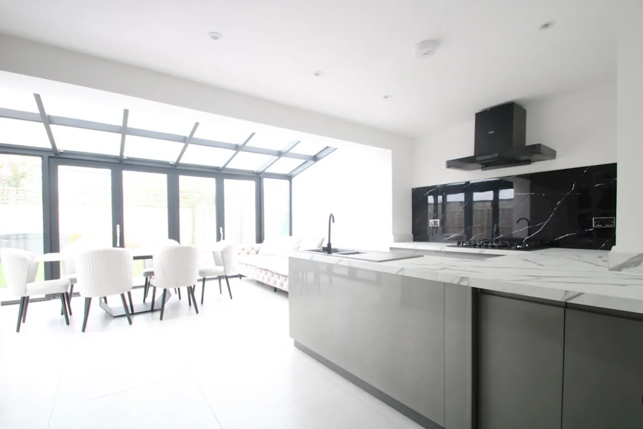 Chaplin Crescent, Sunbury-On-Thames, TW16, photo 4